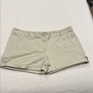 The Limited Women's Beige 3” Shorts size 8